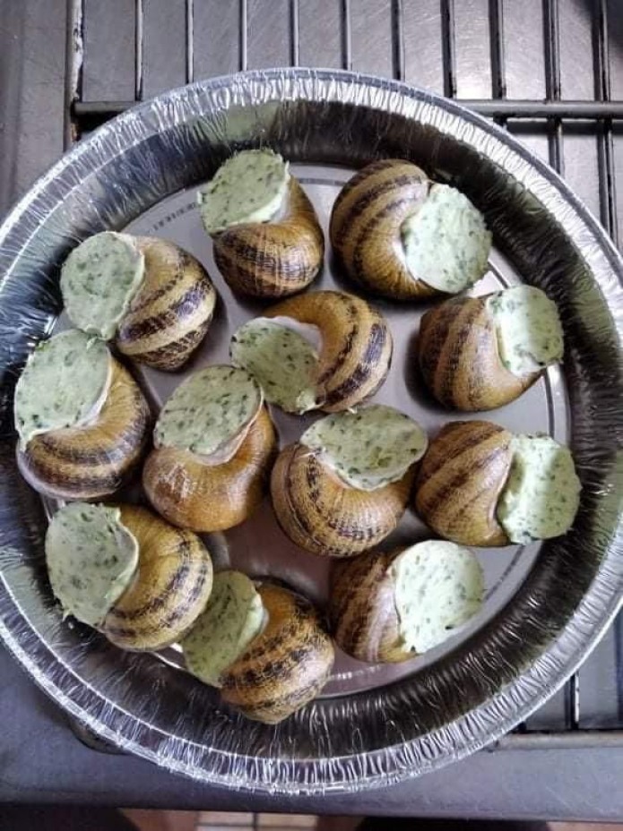 Des escargots cuisinés au marché paysan de Sainte-Anne
