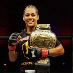 Samantha Jean-François conserve son titre de championne du monde de MMA