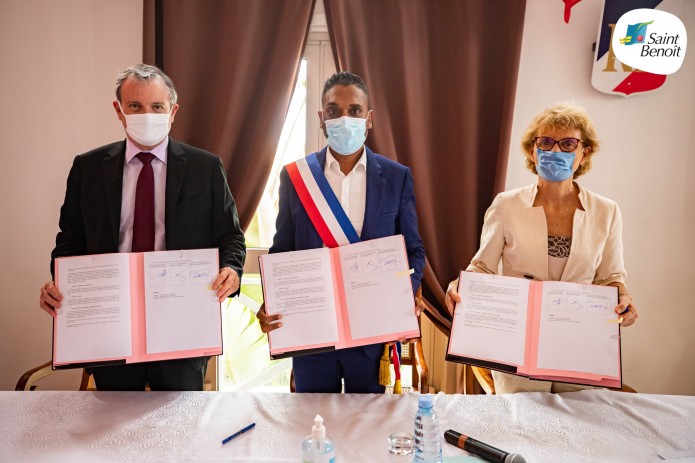 Signature de la convention triennale officialisant la labellisation de la Cité Éducative de Saint-Benoît