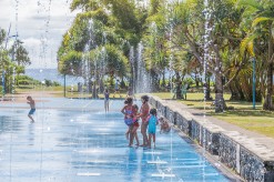 Les jeux d'eau de bassin bleu remis en service pour l'été