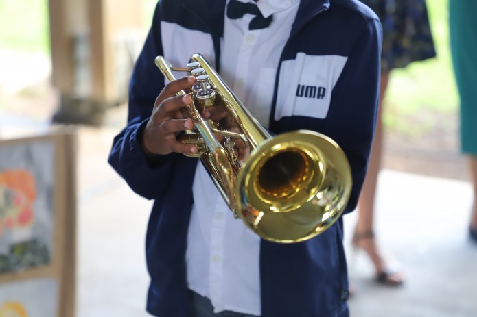 Remise des instruments à la classe orchestre de l'école Daniel Honoré